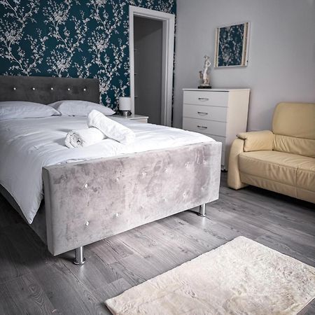 Blue Moon Apartment Бирмингам Екстериор снимка
